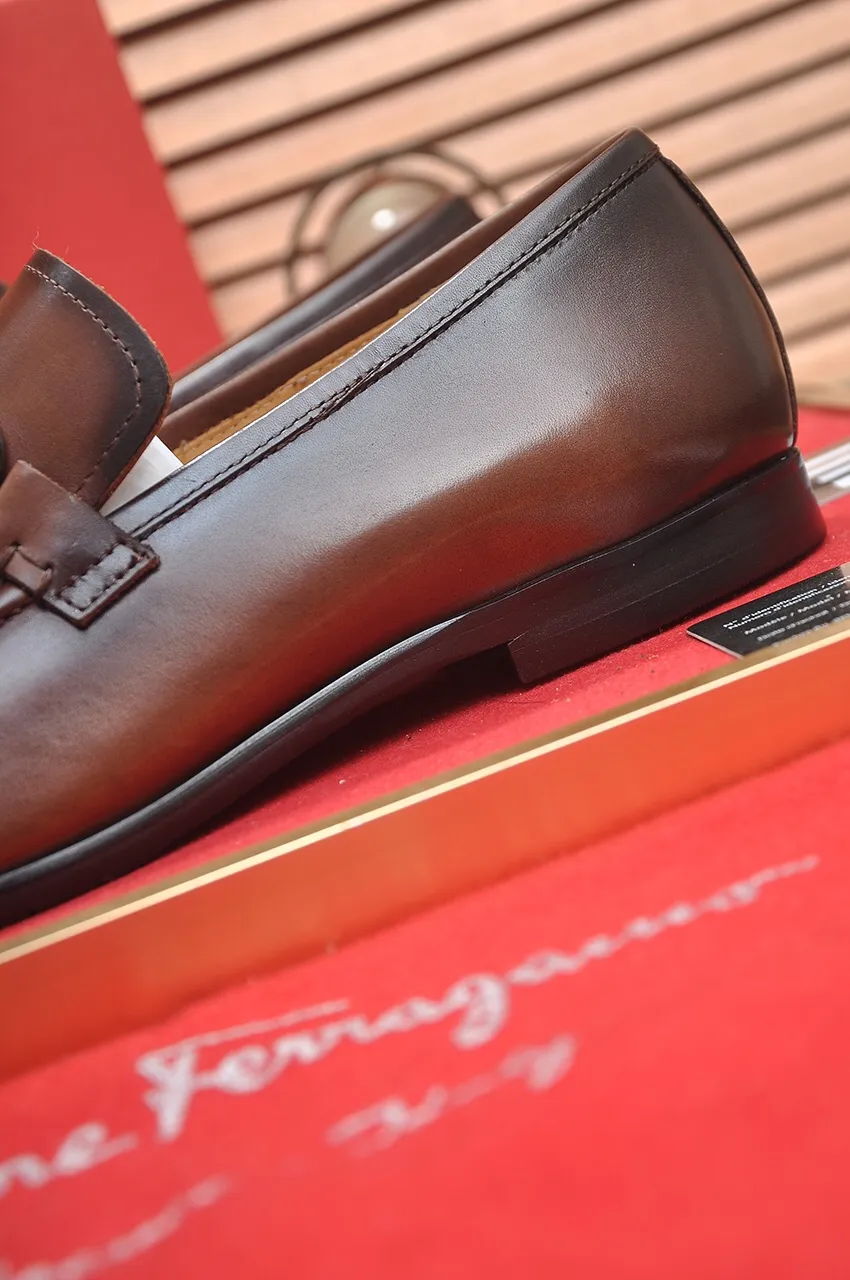 Men's shoes 💰520💶【Ferragamo/Ferragamo】The latest model in the counter. Original imported high-quality cowhide with open sides + imported 🐂 water-dyed cowhide lining + original luxury metal buckle + original combination outsole. No pressure for comparison. 38--45 (45 is custom-made and cannot be returned or exchanged)